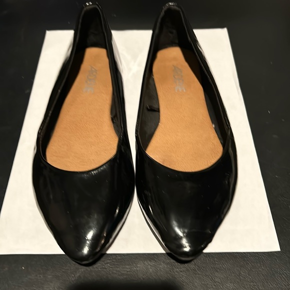 Black Pointed Toe Flats Sz 7 - Picture 1 of 3